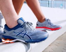 Asics Gel Kayano 26 на ноге.