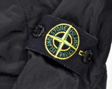 Нашивка Stone Island.