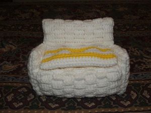 1aebab0c74aacba3fd8aa56d902120eb—doll-furniture-crochet-furniture