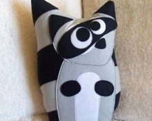 1c60742ecb6011ad8d03a6373ef45b14–animal-pillows-racoon