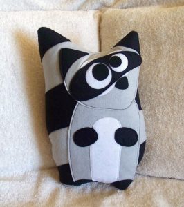 1c60742ecb6011ad8d03a6373ef45b14—animal-pillows-racoon